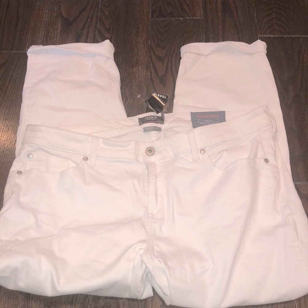 Torrid boyfriend straight midrise white jeans size 20R new with tags